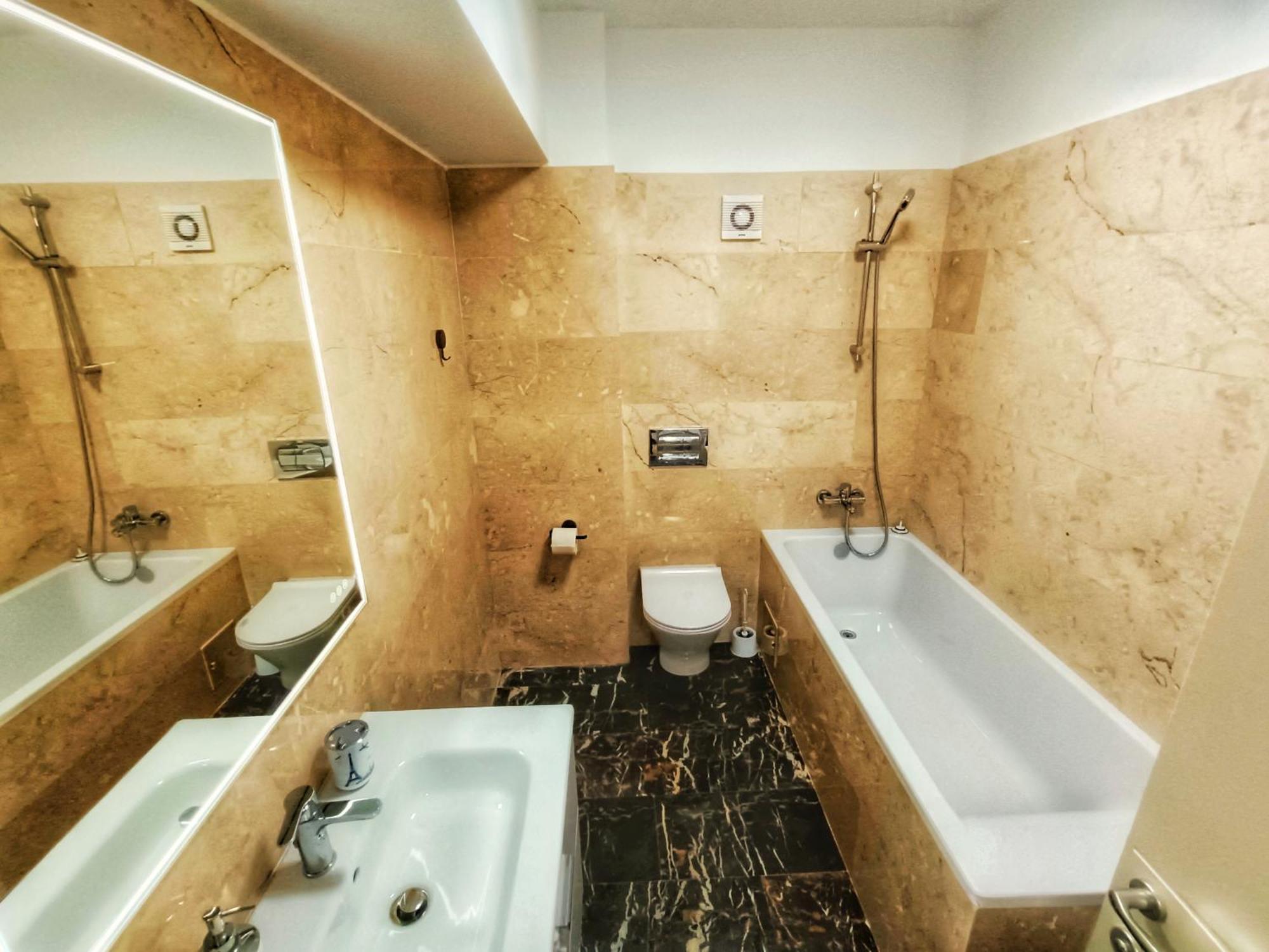 Super Apartments Near Airport With Shop & Free Parking Iasi Luaran gambar