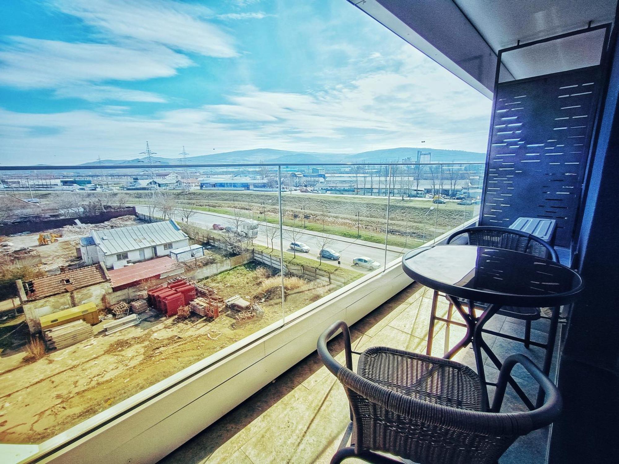 Super Apartments Near Airport With Shop & Free Parking Iasi Luaran gambar