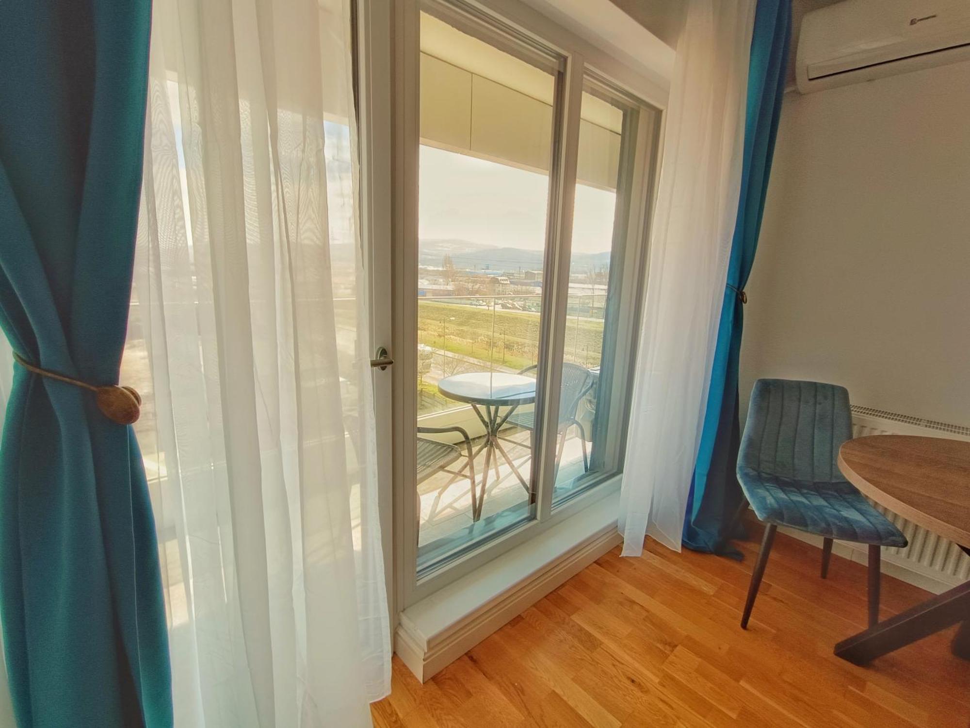 Super Apartments Near Airport With Shop & Free Parking Iasi Luaran gambar