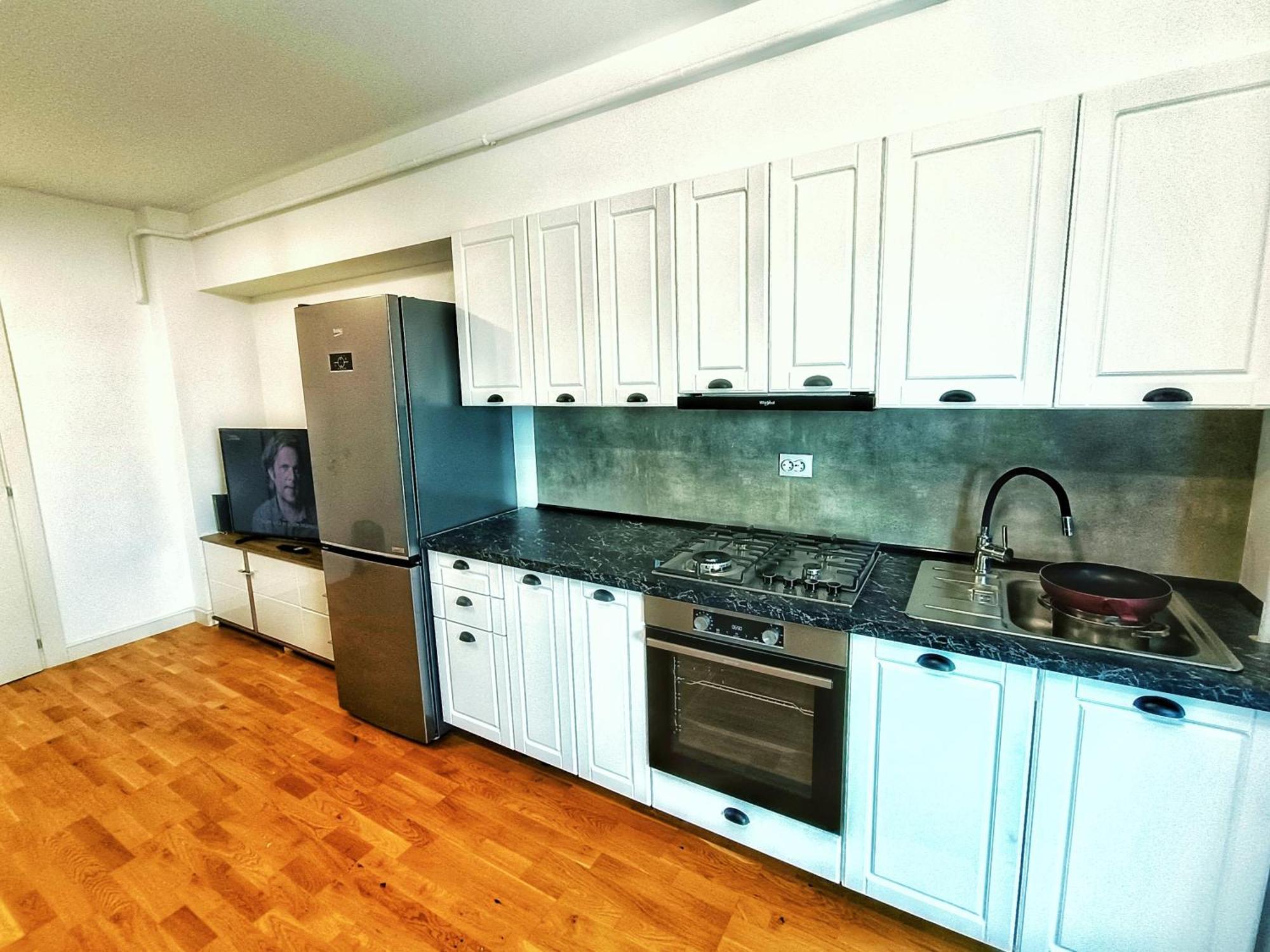 Super Apartments Near Airport With Shop & Free Parking Iasi Luaran gambar