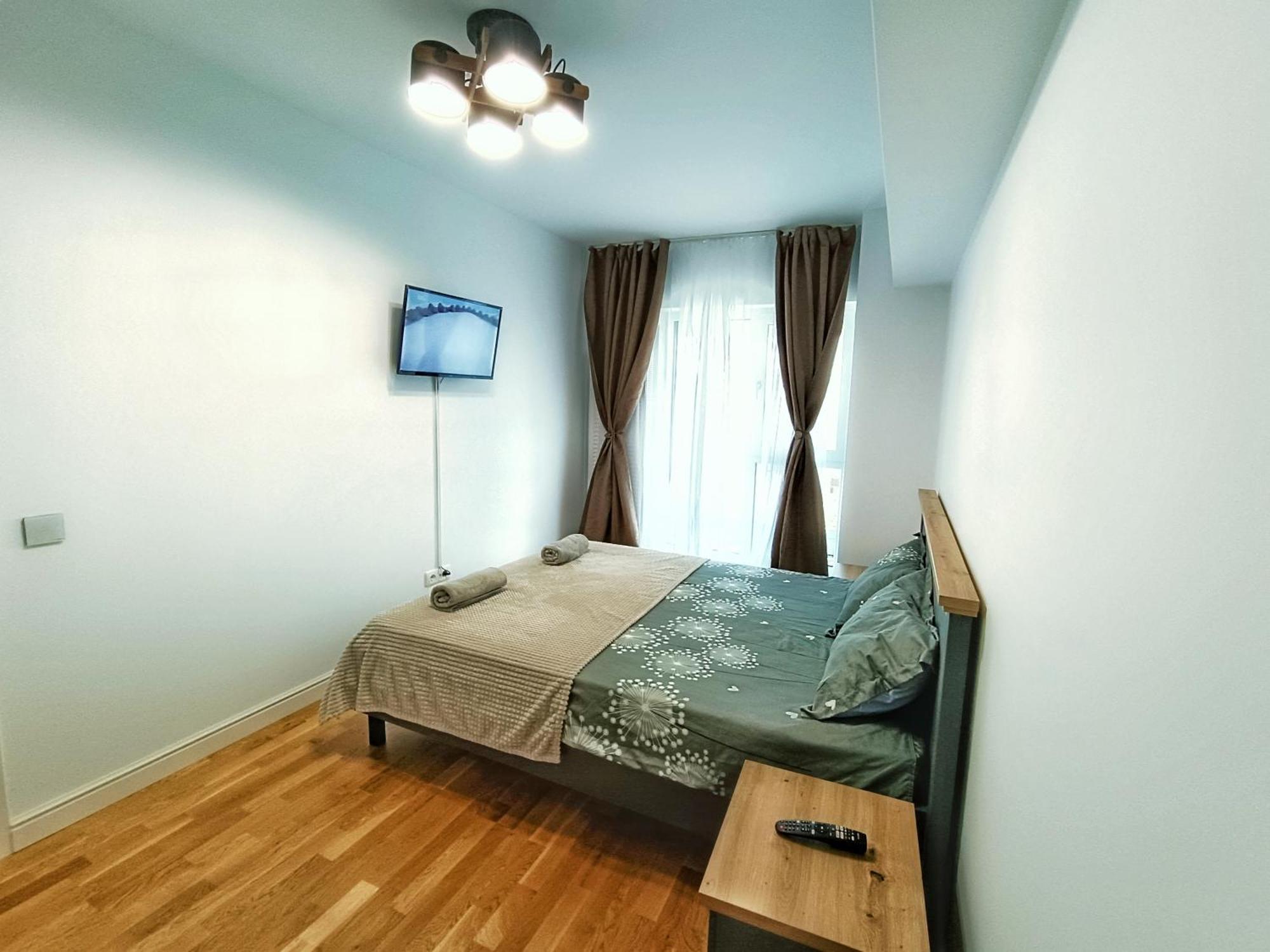 Super Apartments Near Airport With Shop & Free Parking Iasi Luaran gambar